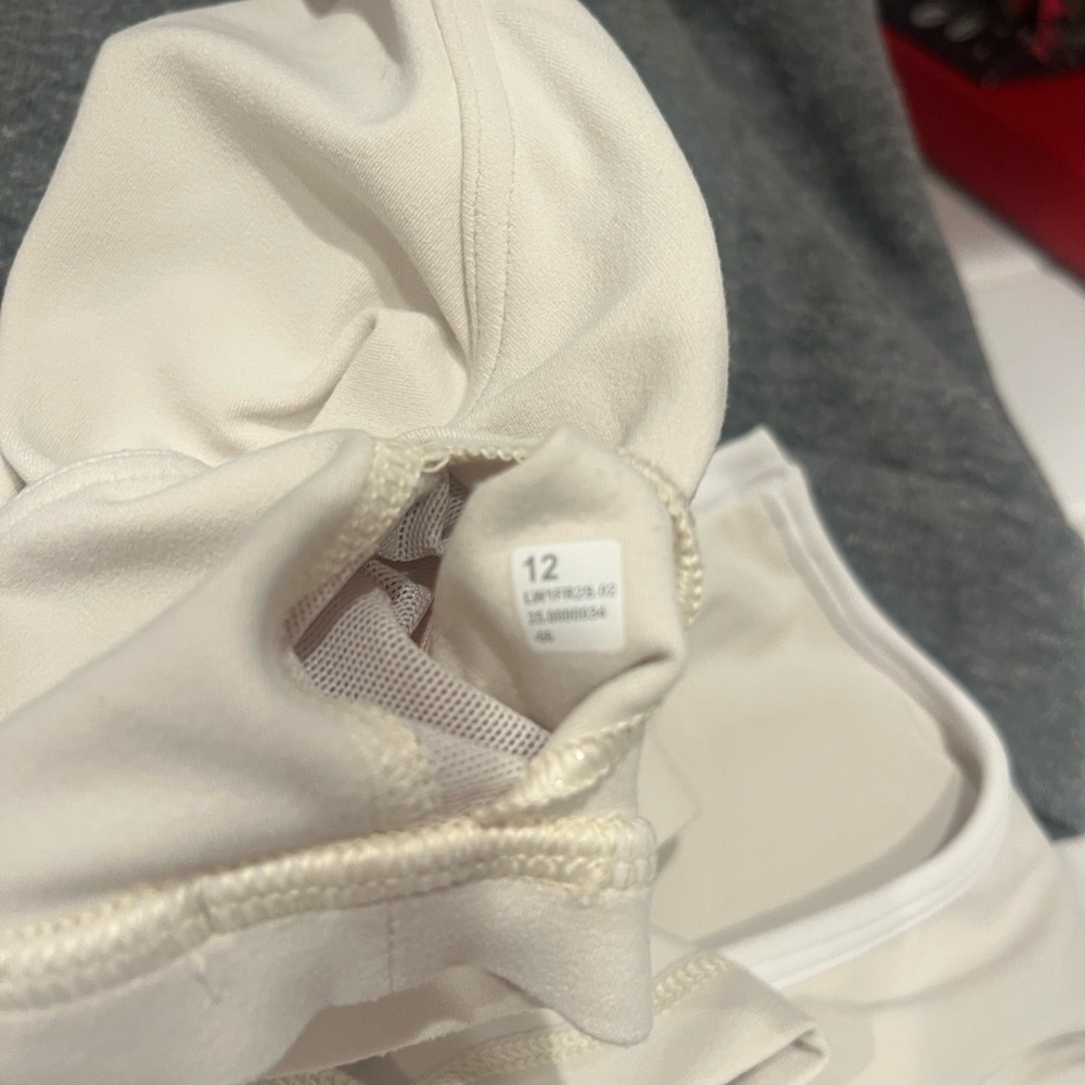 🍋LULULEMON Align Notched‎ neck tank top bone color size 12 - Picture 4 of 5